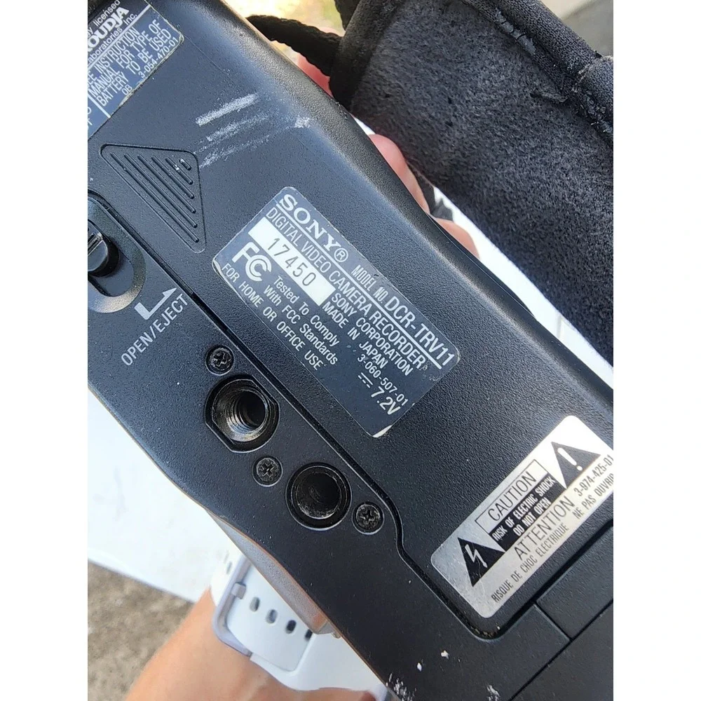 Sony Handycam DCR-TRV11 Digital Camcorder Carl Zeiss Lense, Tested W/ Cords, Bag